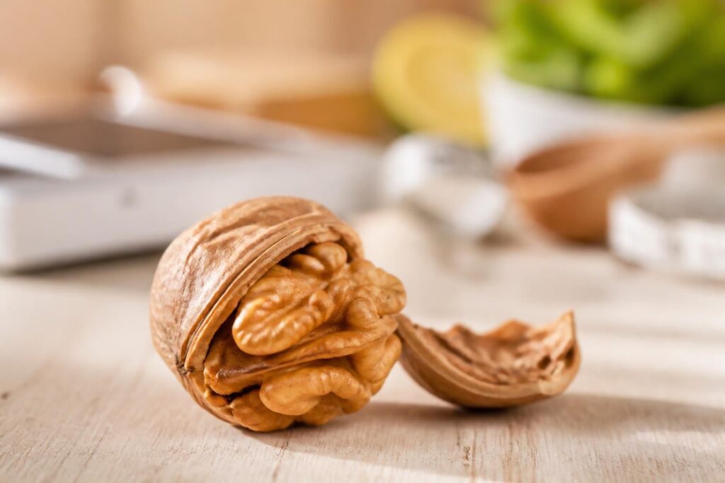 découvrez combien de calories contient une noix et pourquoi elle est un allié minceur incontournable pour une alimentation saine et équilibrée.