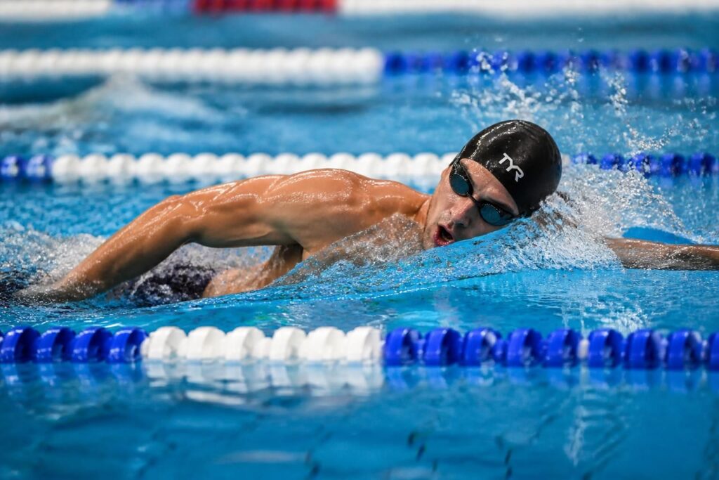 découvrez les conseils essentiels pour adopter une posture idéale en natation et améliorer votre efficacité dans l'eau avec notre guide sur le corps nageur.