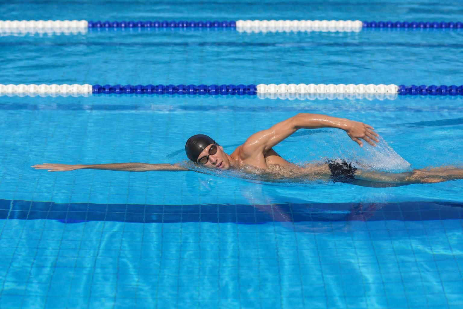 découvrez les clés d'une posture idéale pour améliorer votre technique de natation avec notre guide complet sur le corps nageur.