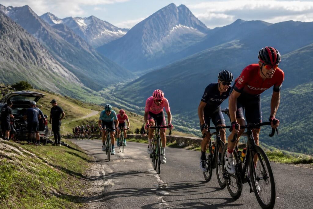 découvrez les meilleures stratégies pour dominer les étapes de montagne du tour d’italie cette saison et suivre les conseils des experts pour une performance optimale.