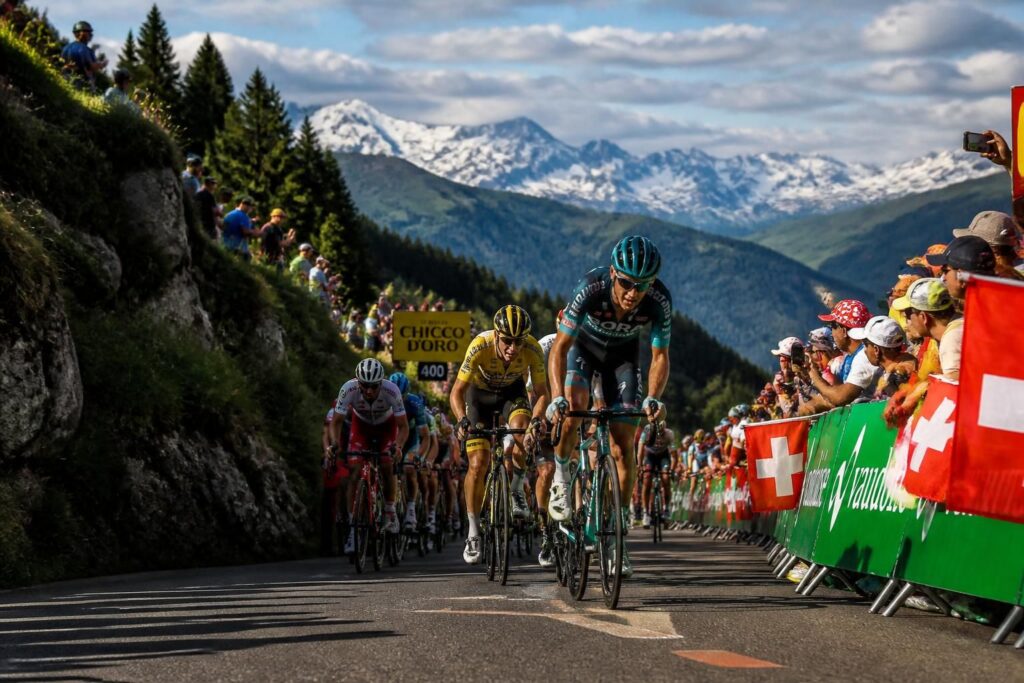 découvrez les étapes incontournables du tour de suisse cette saison et suivez le parcours des coureurs à travers les paysages suisses spectaculaires.
