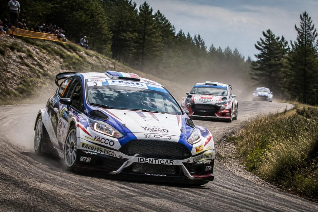 découvrez les mini wrc, des voitures de rallye compactes alliant performance et agilité. présentation détaillée de leurs caractéristiques et exploits en compétition.