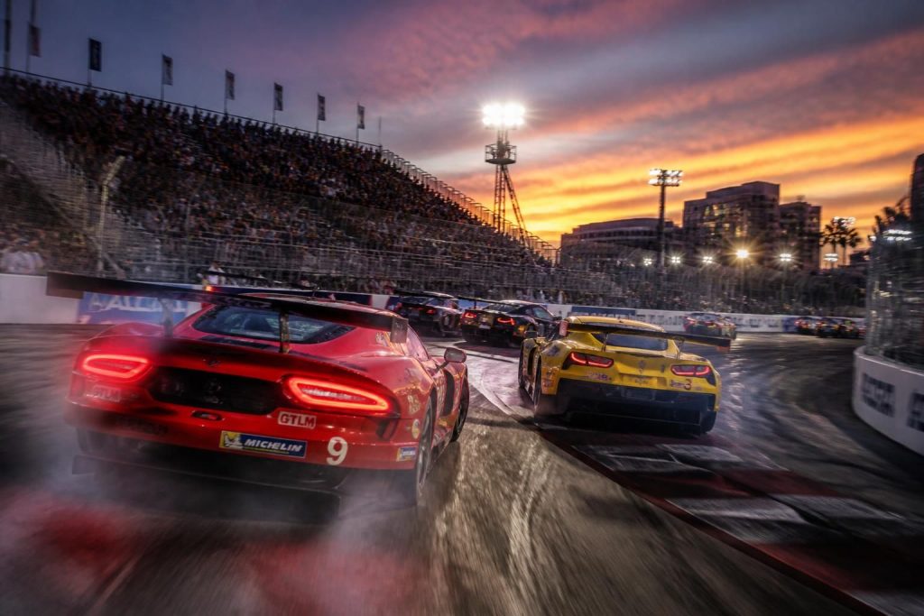 revivez les meilleurs moments des courses de voitures en vidéos, avec des actions spectaculaires et des moments forts à revoir en ligne à tout moment.